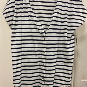 Old navy button up T-shirt XL